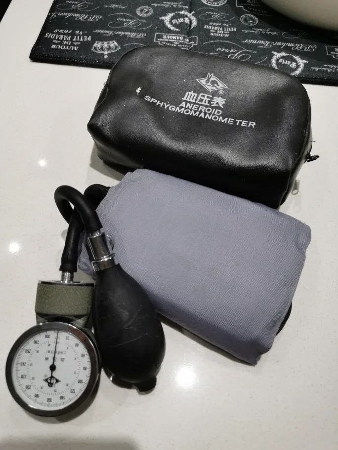 Aneroid Sphygmomanometer (manual blood pressure monitor)