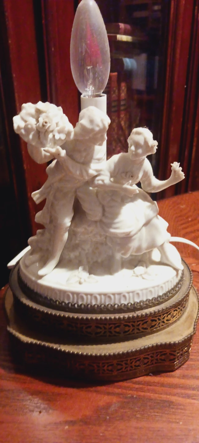 Gorgeous Vintage Dresden Fine German Porcelain Figurine Lamp - photo 2