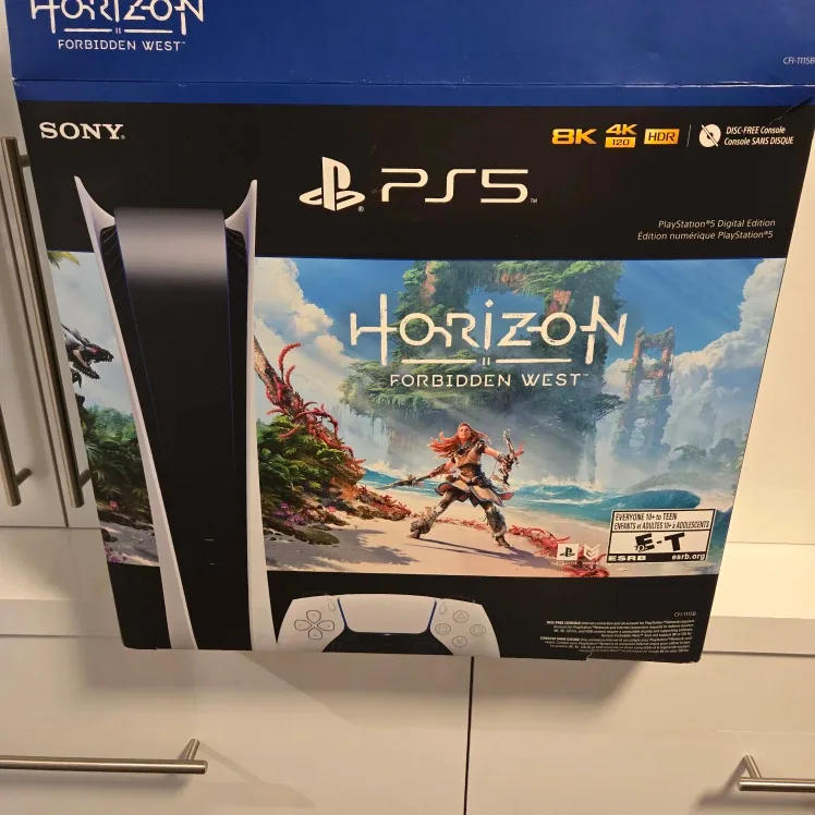 Actual PS5 (no scam). In box. CLEAN. Controller, cables image indicator(7)