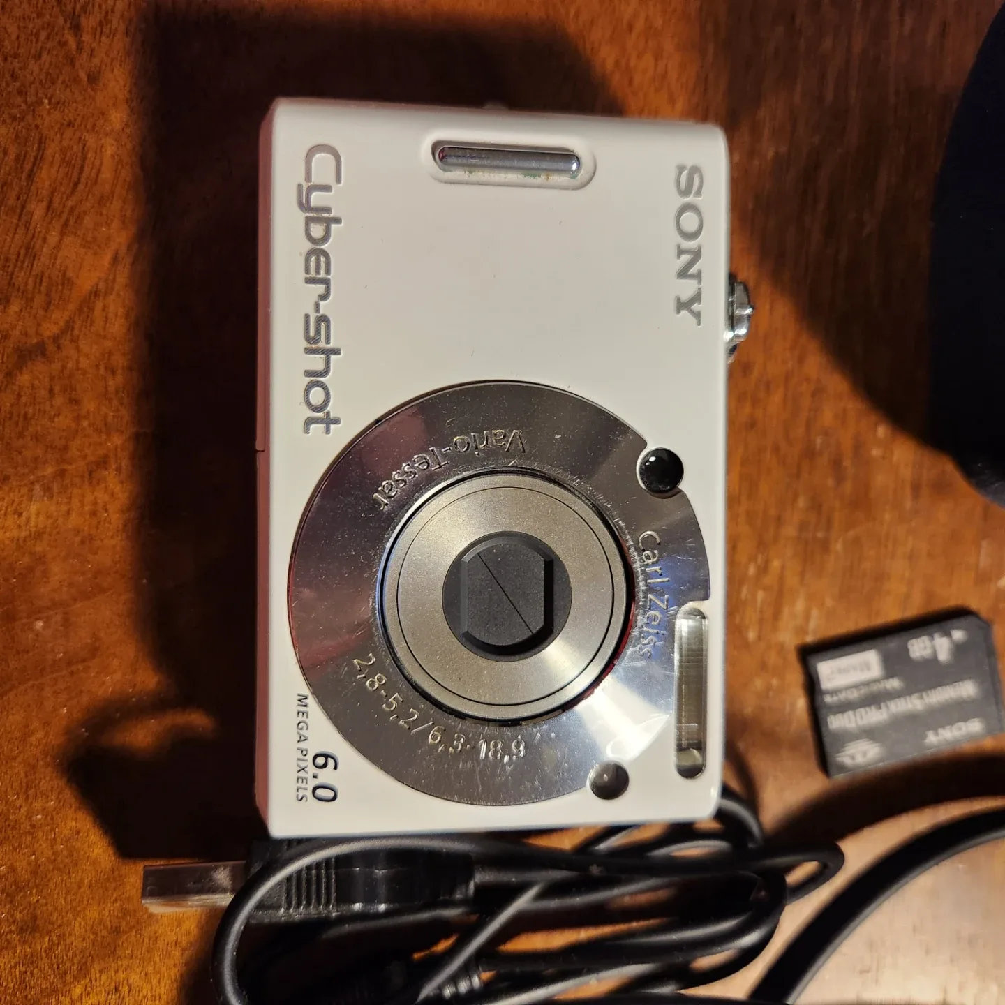 White Sony Cyber-shot DSC-W30 Digital Camera image indicator(2)