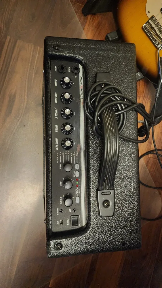 Fender Mustang I V.2 Guitar Amplifier image indicator(3)