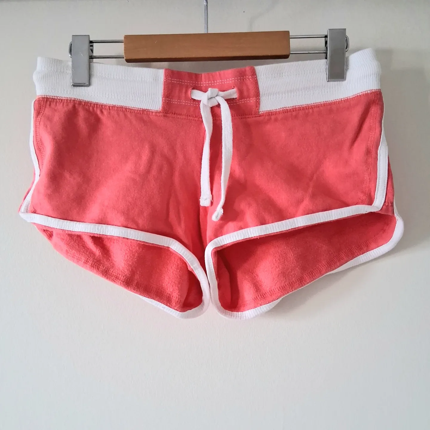 Shorts Women Sz M, Best Offer 💰 or Trade for Plant Cuttings 🌷 thumbnail