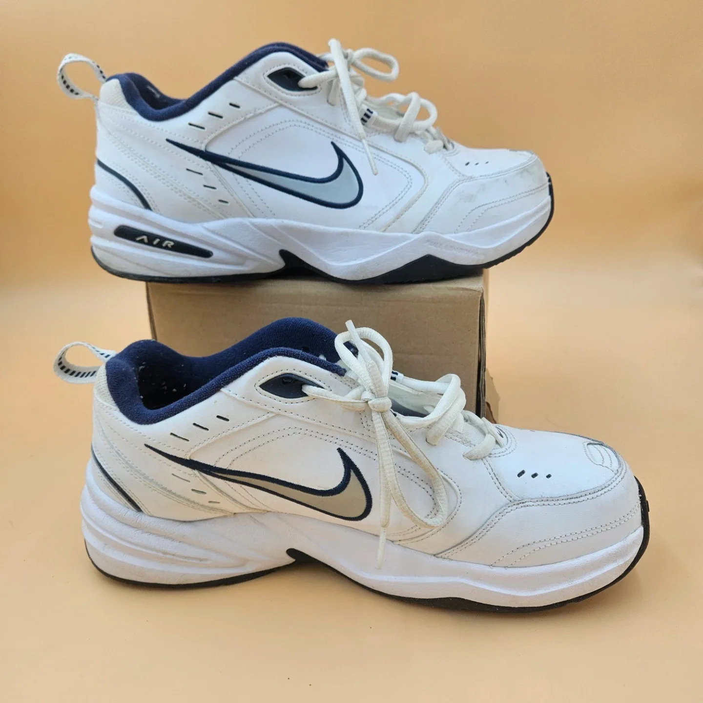 Nike Men Air Monarch IV Running Shoe White Athletic Size 9 image indicator(2)
