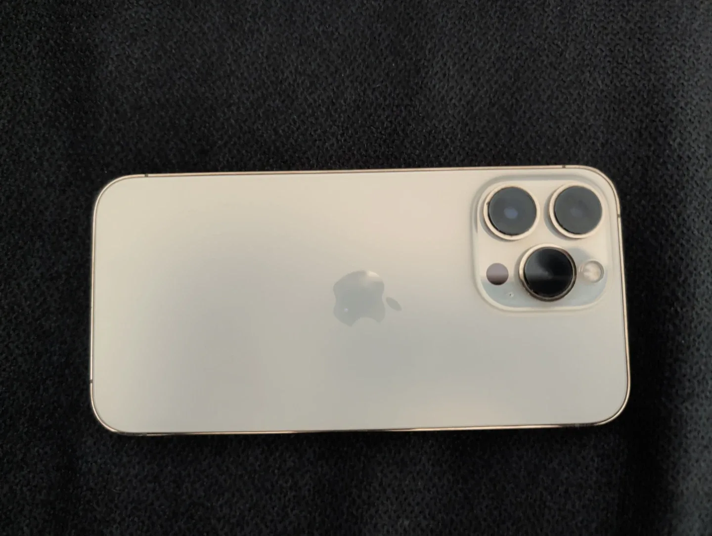 Apple iPhone 13Pro. 128 GB Gold 85% Battery image indicator(2)