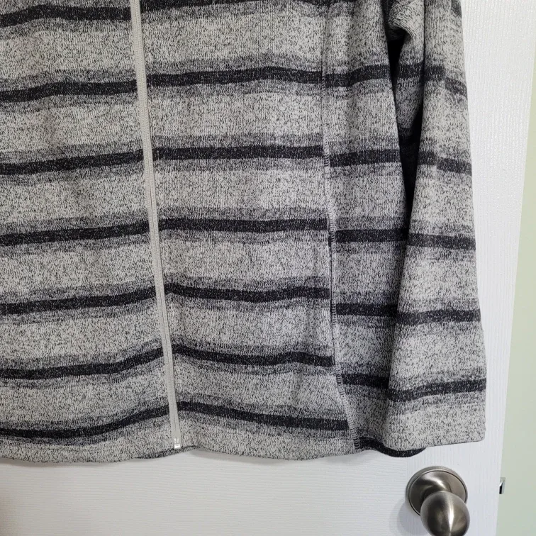 Ladies Size 3X Zip up Sweater image indicator(2)