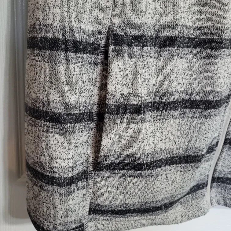 Ladies Size 3X Zip up Sweater image indicator(3)