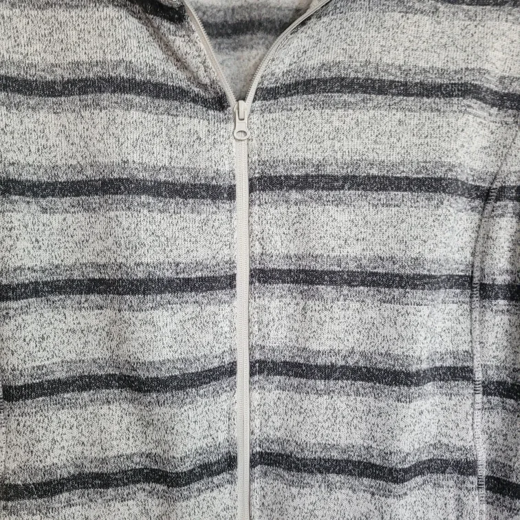 Ladies Size 3X Zip up Sweater image indicator(4)