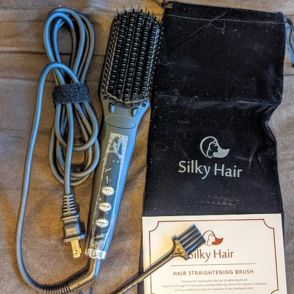 ✨ Silky Hair Professional Ceramic Straightening Brush image indicator(7)