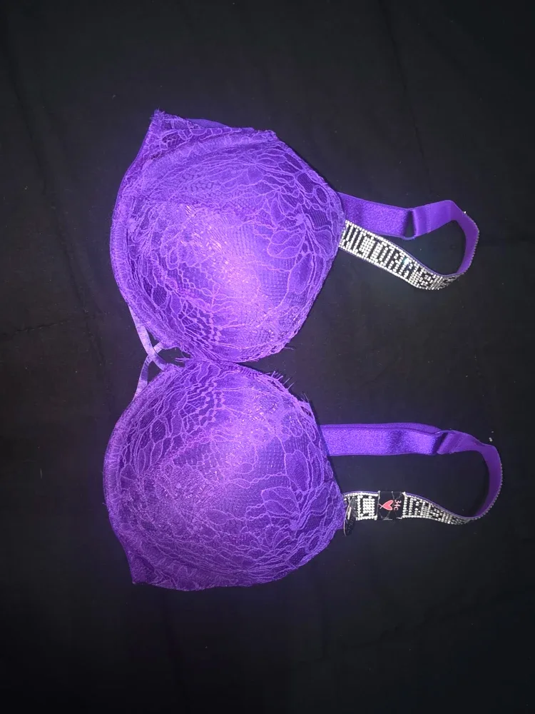 Victoria's Secret Very Sexy Push-Up Bra 34C image indicator(8)