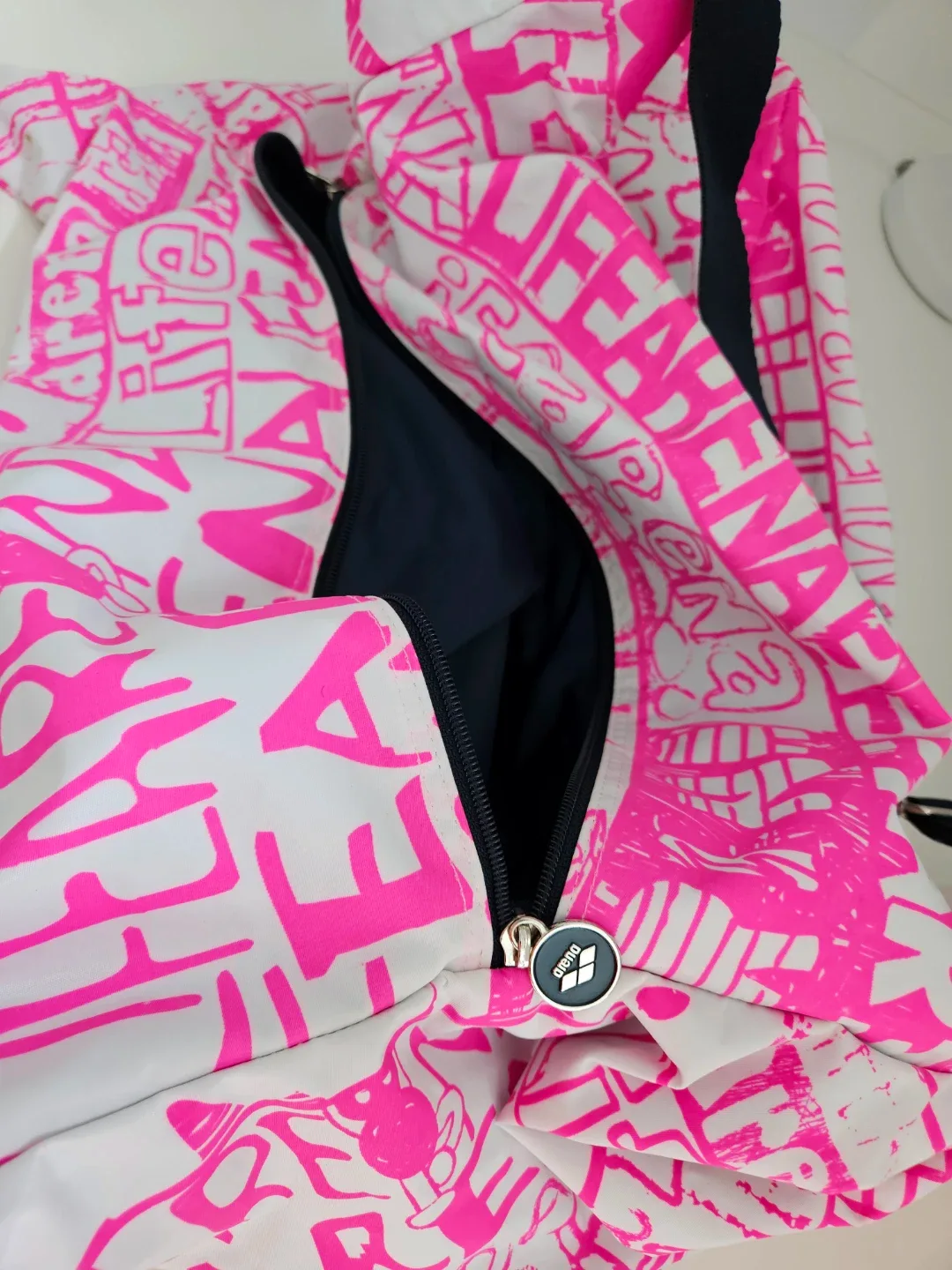 Arena Spiky III Gym Duffle Bag - Pink/White image indicator(2)