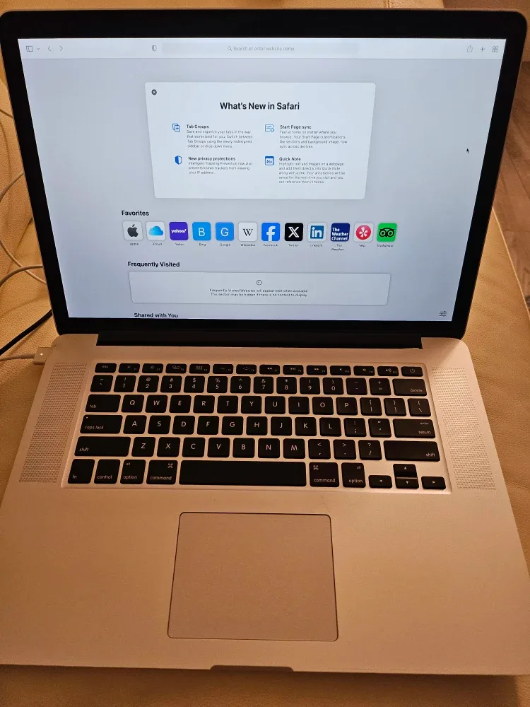 MacBook Pro 2015 15". READ the description before contacting image indicator(4)