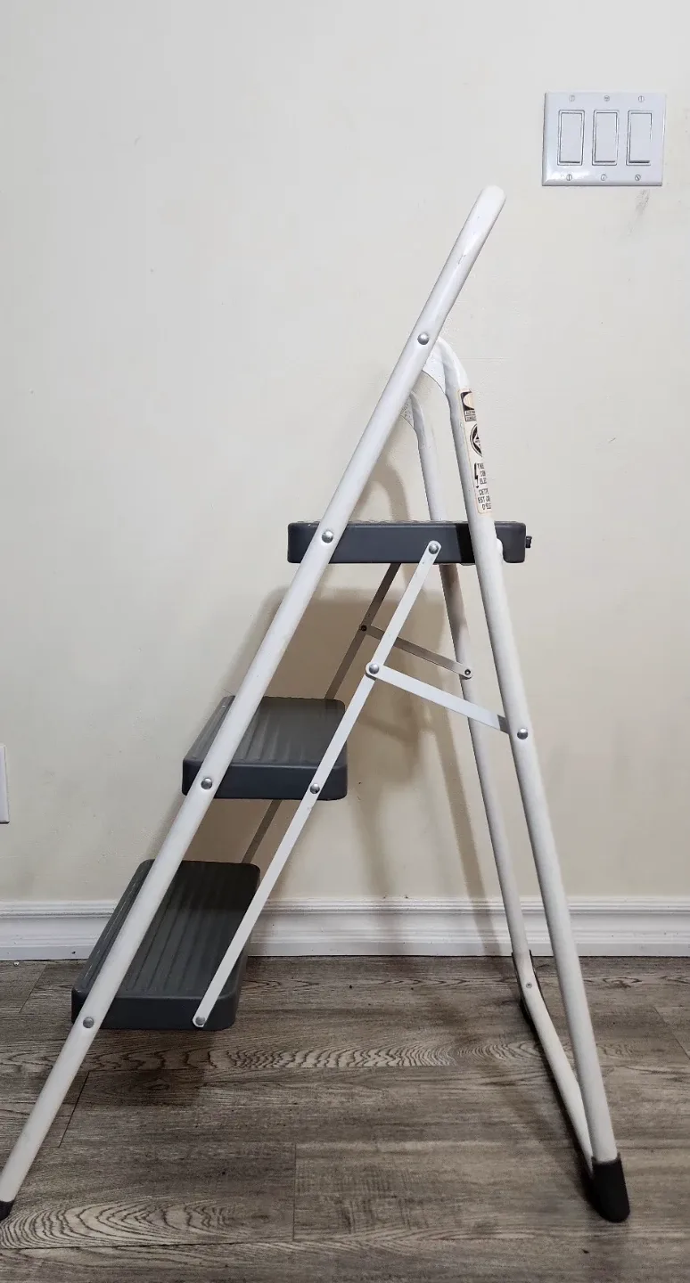 Cosco 3-Step Folding Step Stool image indicator(2)