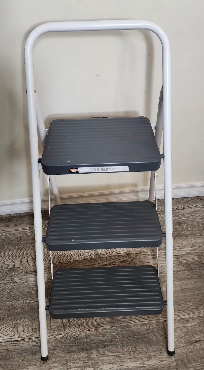 Cosco 3-Step Folding Step Stool image indicator(3)
