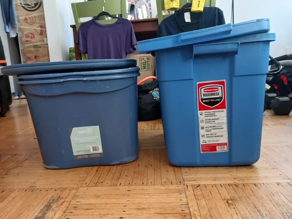 Plastic tote bins