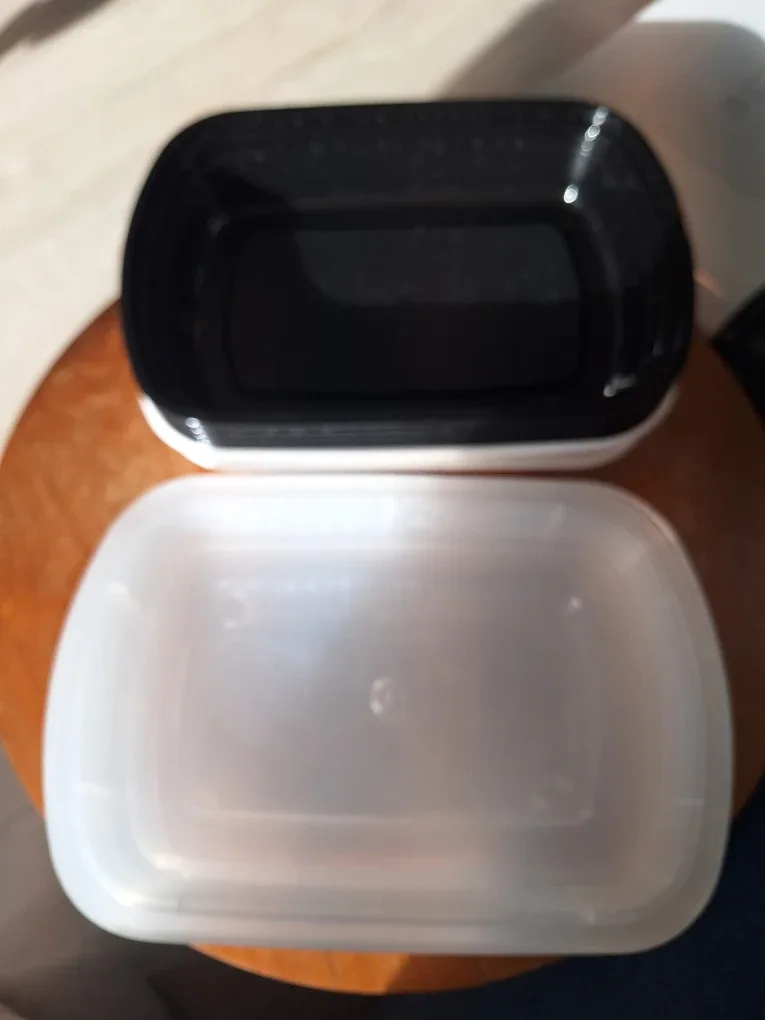 Black and White Food Containers image indicator(2)