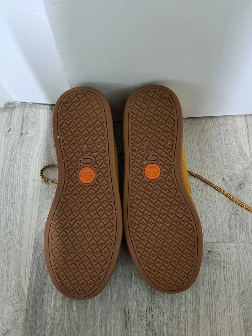 Timberland Chukka Boots - US size 10.5 image indicator(2)