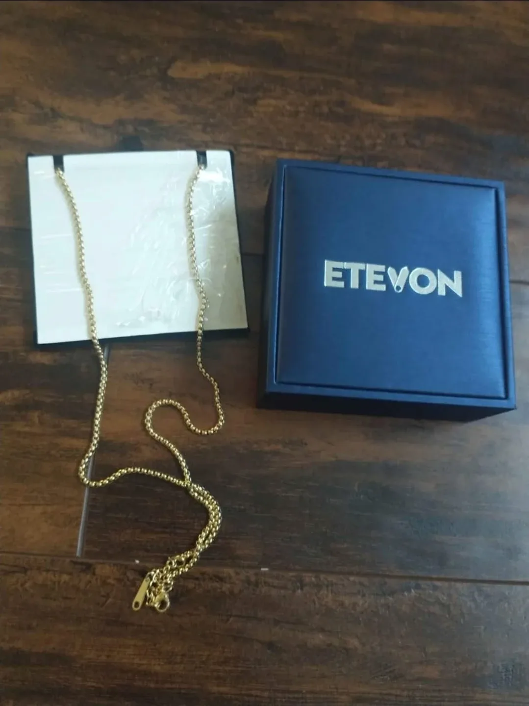 Etevon Initial Necklace (E) image indicator(4)