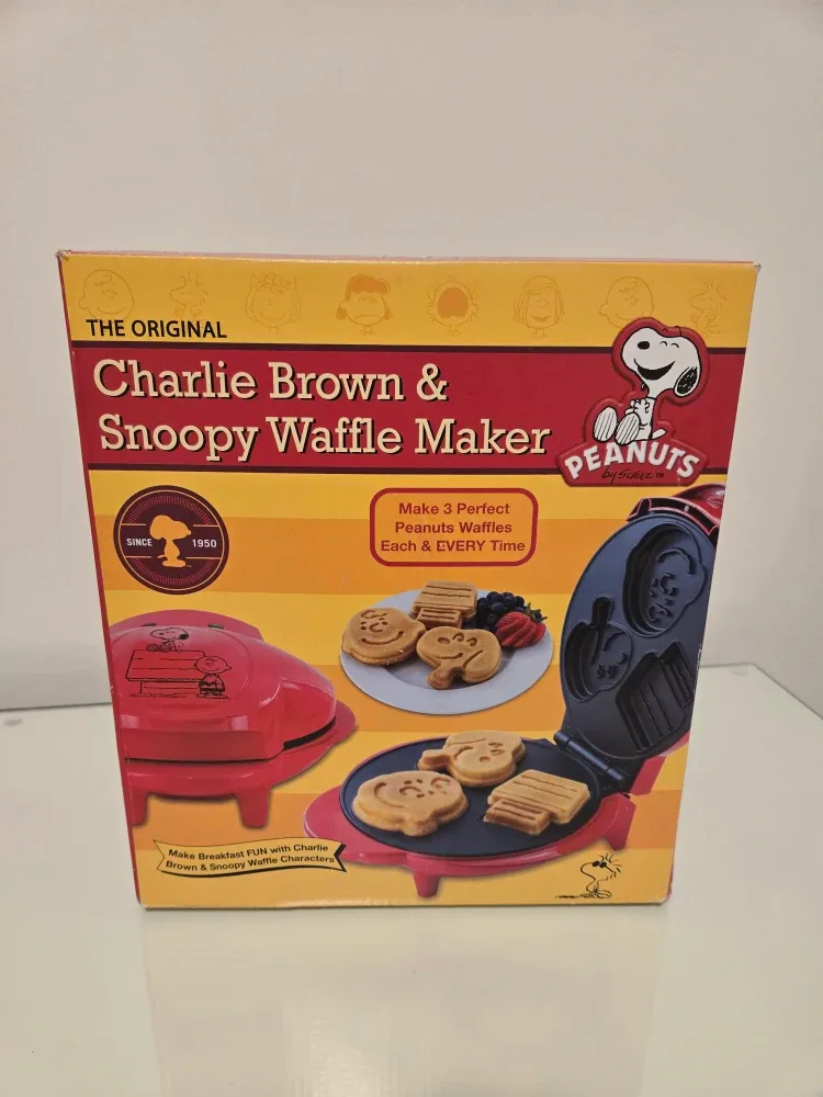 Charlie Brown & Snoopy Waffle Maker - Peanuts