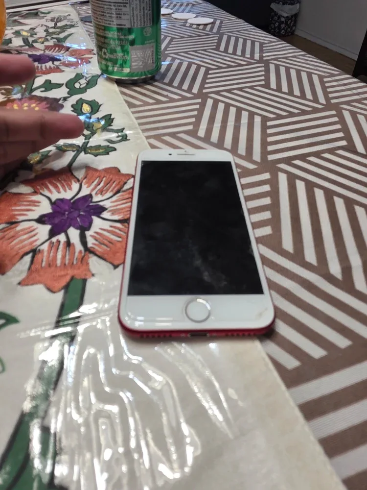 Apple iPhone 7 - Red