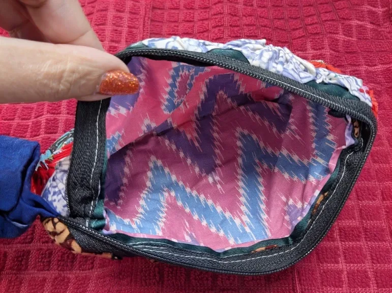 Handmade Quilted Zippered Pouch image indicator(3)
