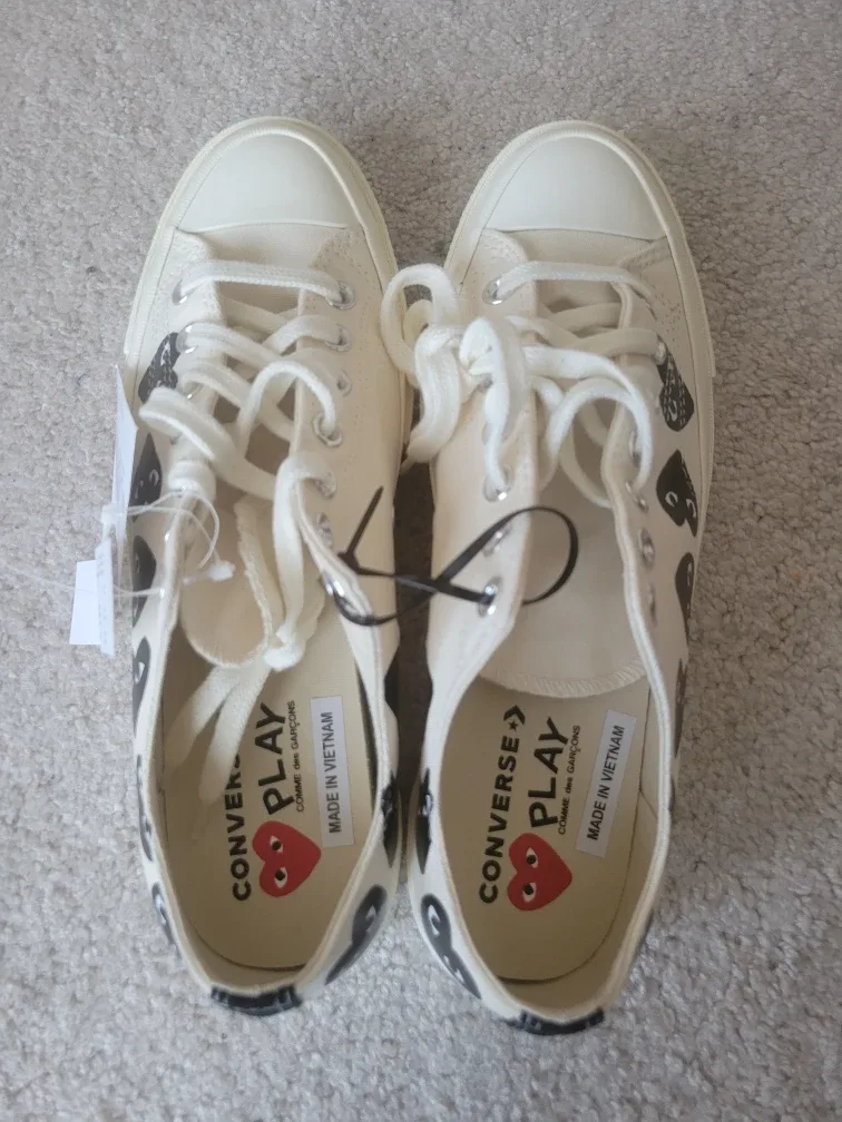 New Converse x Comme des Garçons PLAY Sneakers US 9