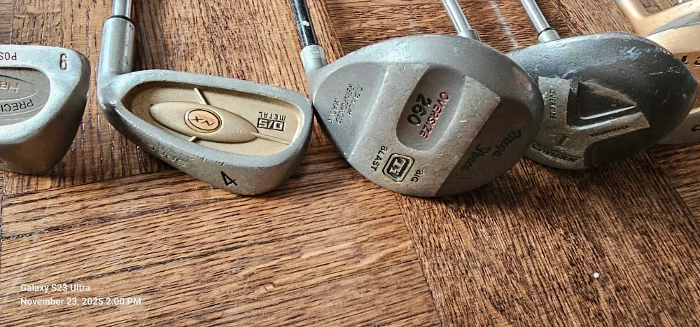 Assorted Golf Club Set image indicator(7)