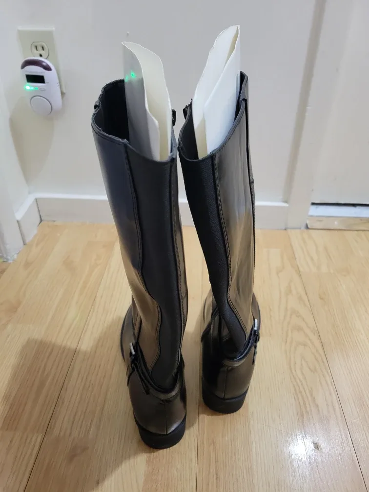 LIKE NEW! Wide Calf Tall Boots image indicator(4)