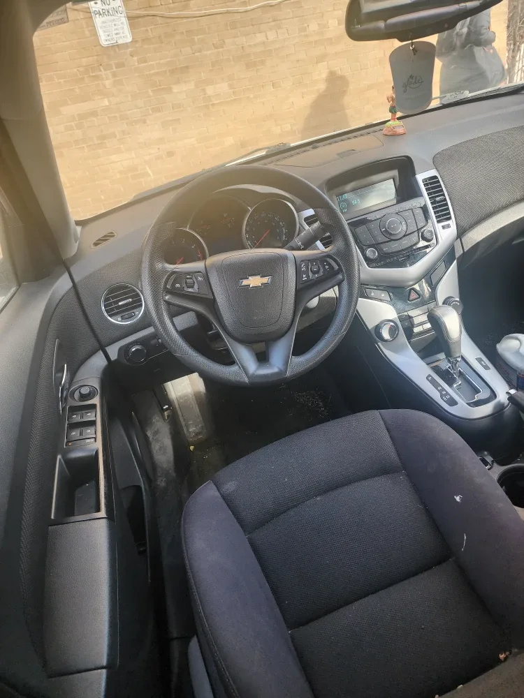 White Chevrolet Cruze LT image indicator(6)