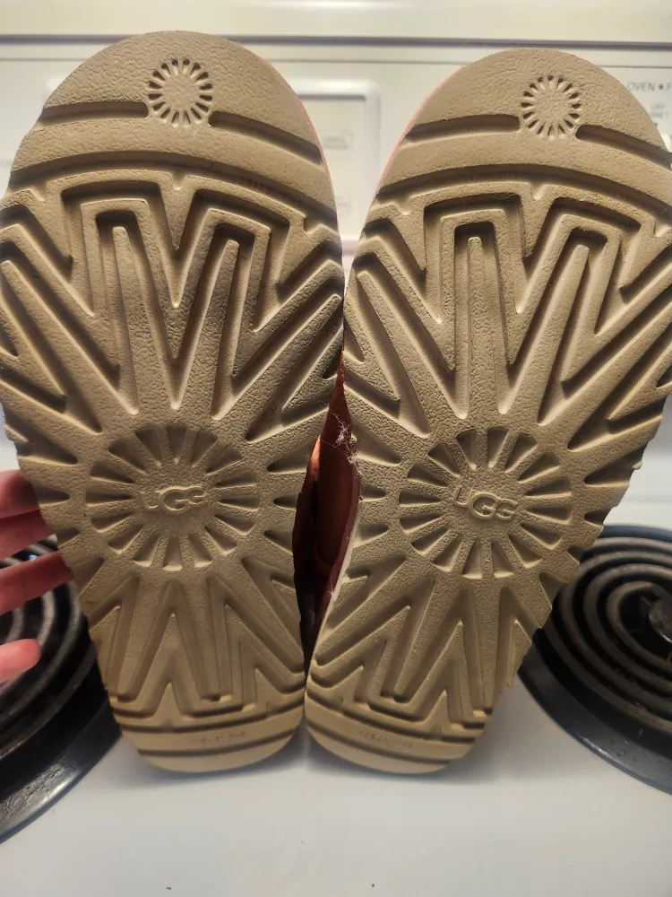 UGG ladies Pink Boots Size 8 image indicator(2)