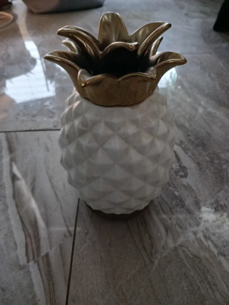 Pineapple Decor - White & Gold