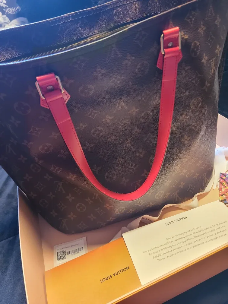 Louis Vuitton All In MM Tote image indicator(2)