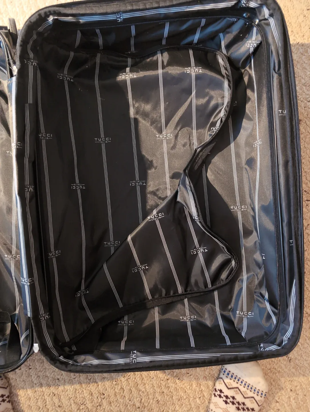 Tucci Italia Black Carry-On Luggage image indicator(3)