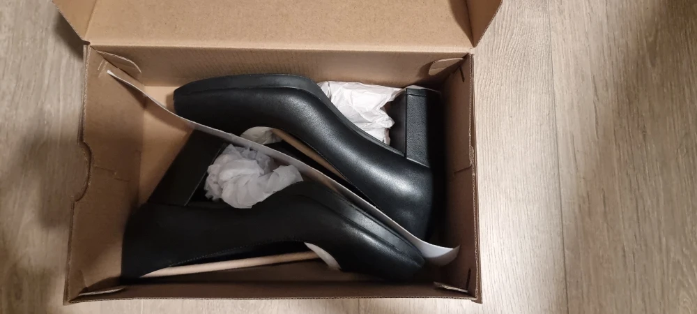 Clarks Black Leather Heels - Size 6.5 - photo 4
