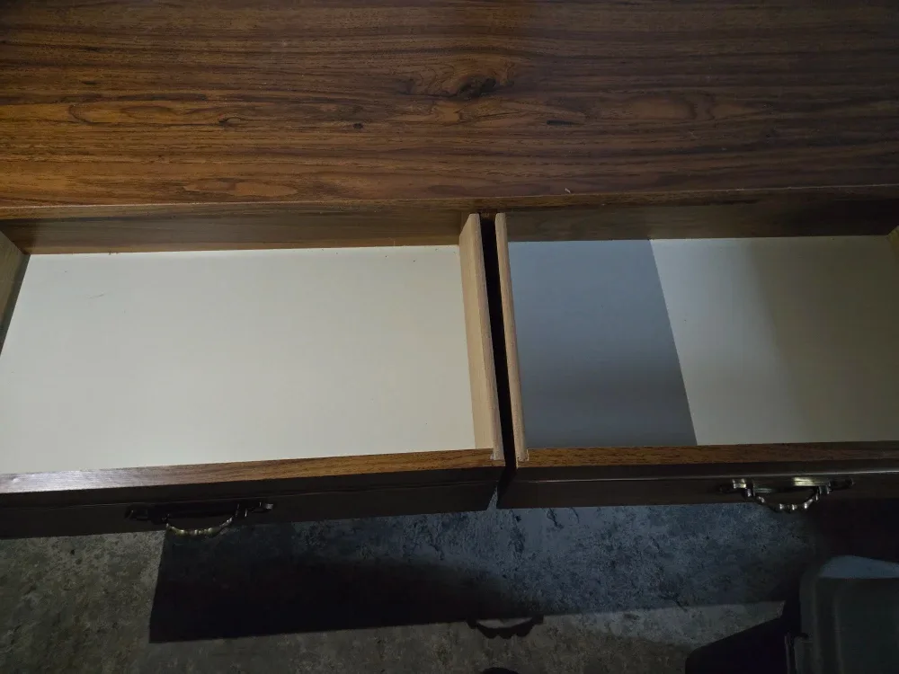 Wood Dresser with Mirror image indicator(4)