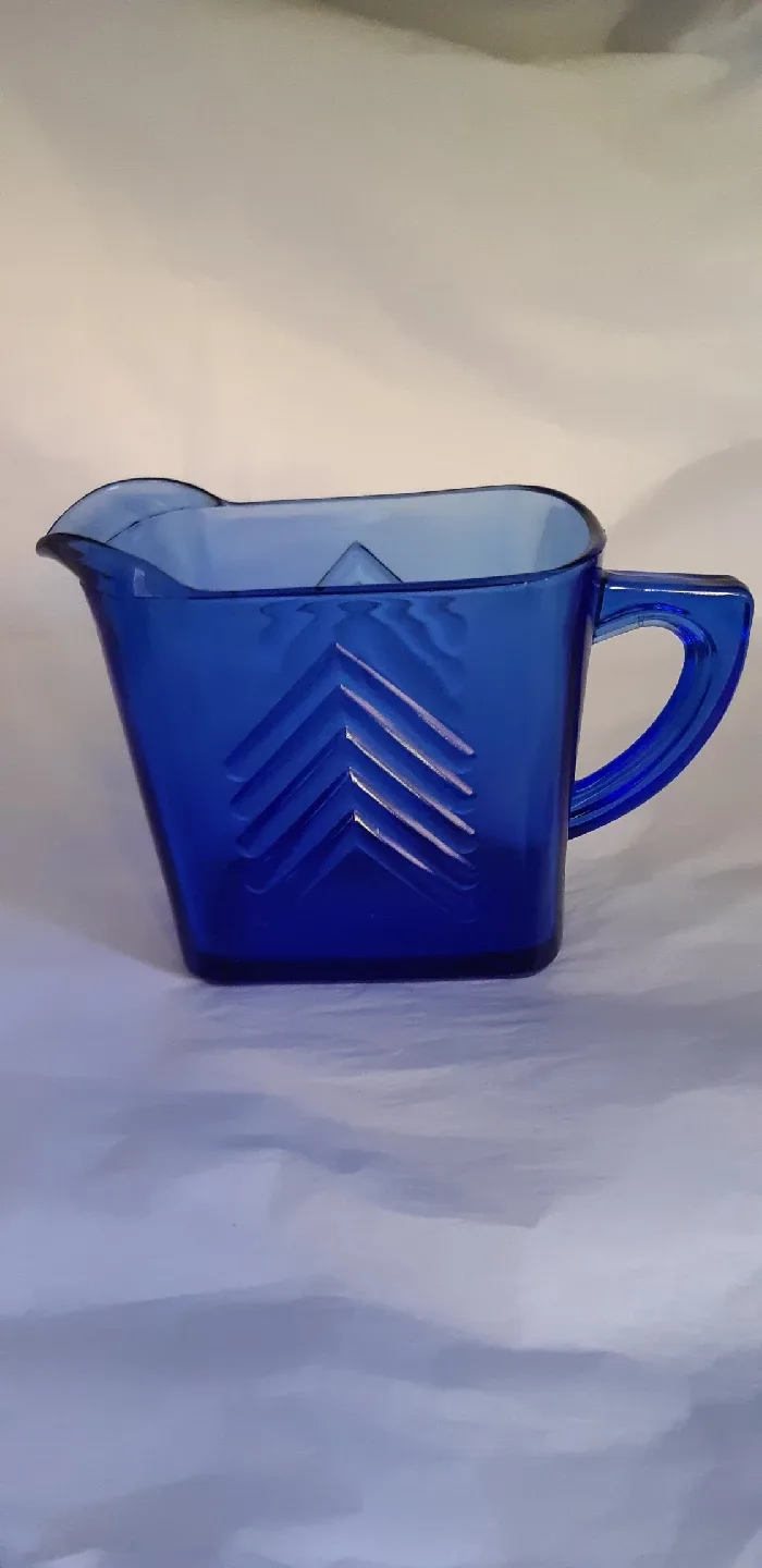 2 Small Vintage Pitchers image indicator(4)