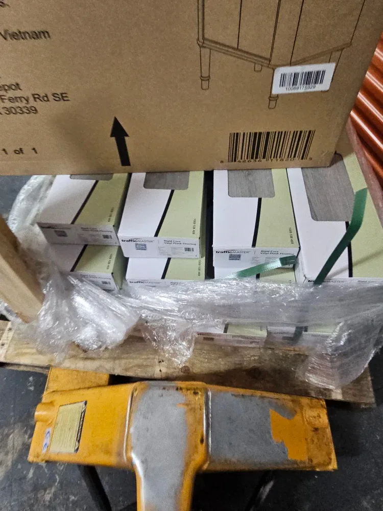 New Vinyl Flooring image indicator(2)