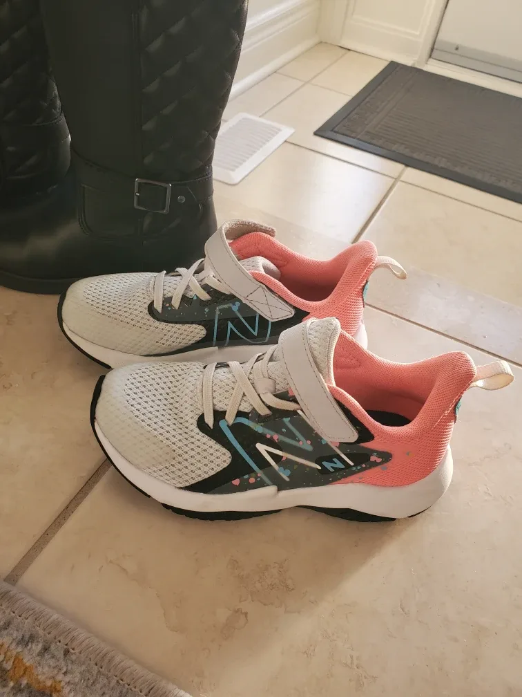 Girls' Black Boots, Size 1US and R.S New Balance, Size 1 US image indicator(2)