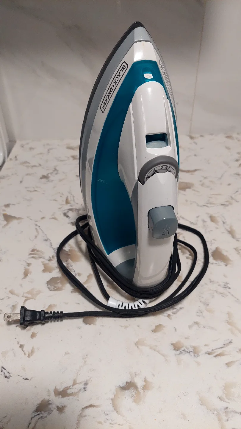 Black+Decker Steam Iron - White & Blue