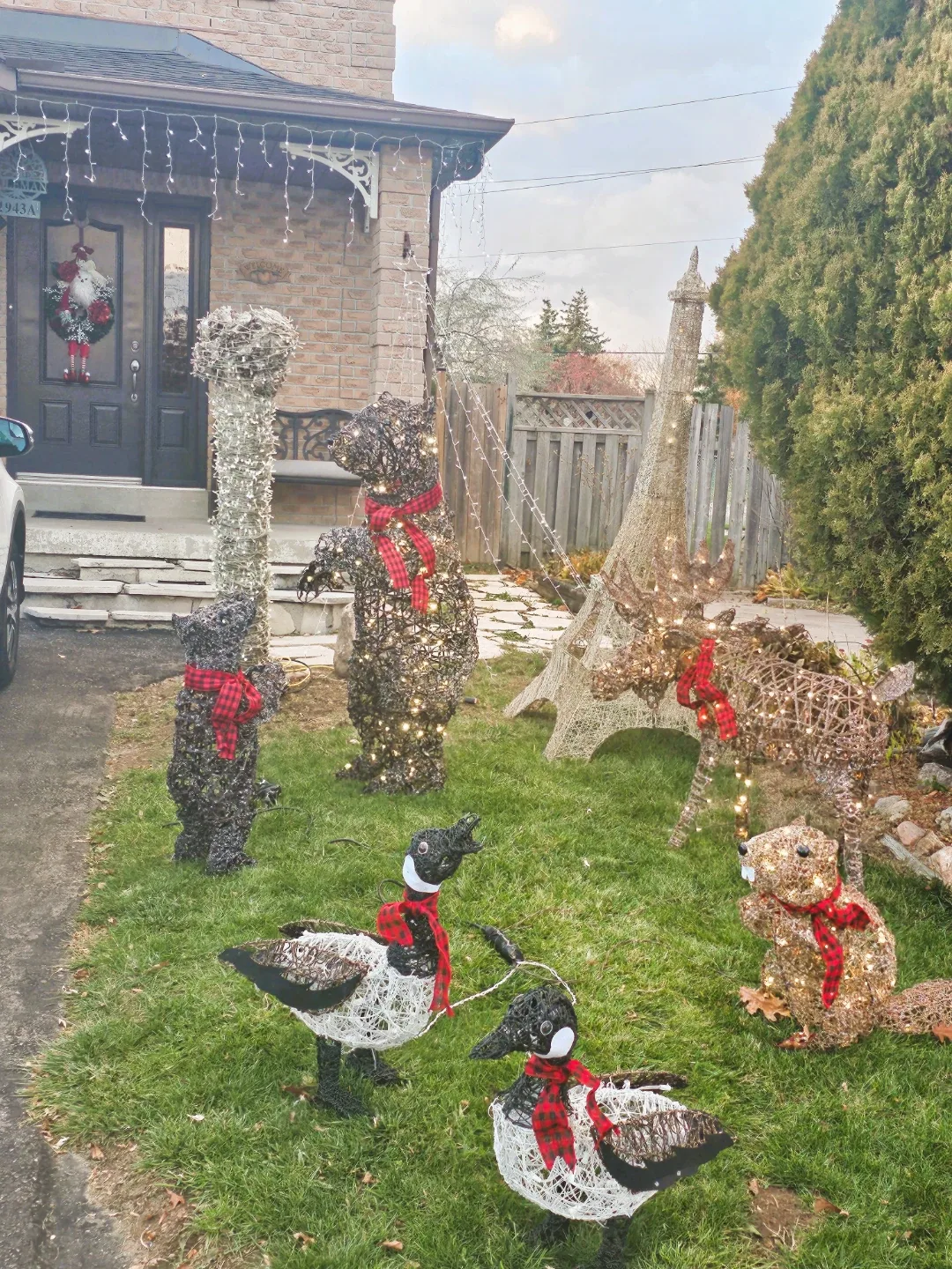 Outdoor Christmas Lighted Decorations image indicator(3)