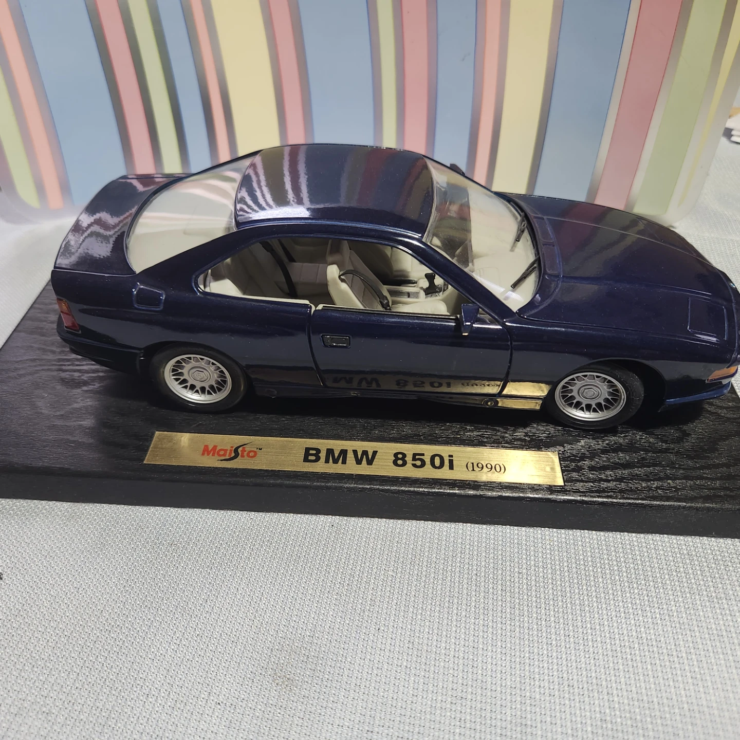 Maisto BMW 850i (1990) Diecast Model Car