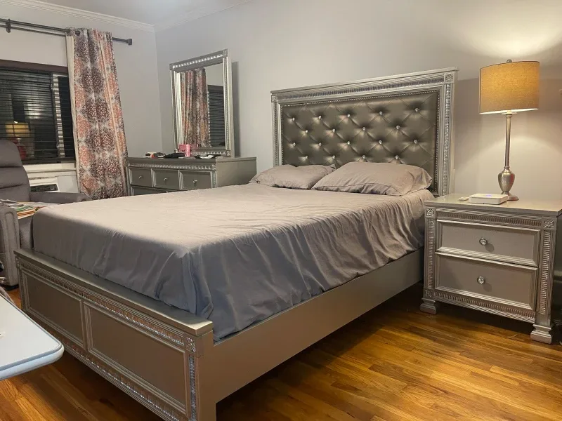 Bedroom Set - Bed, Nightstand, Dresser, Mirror