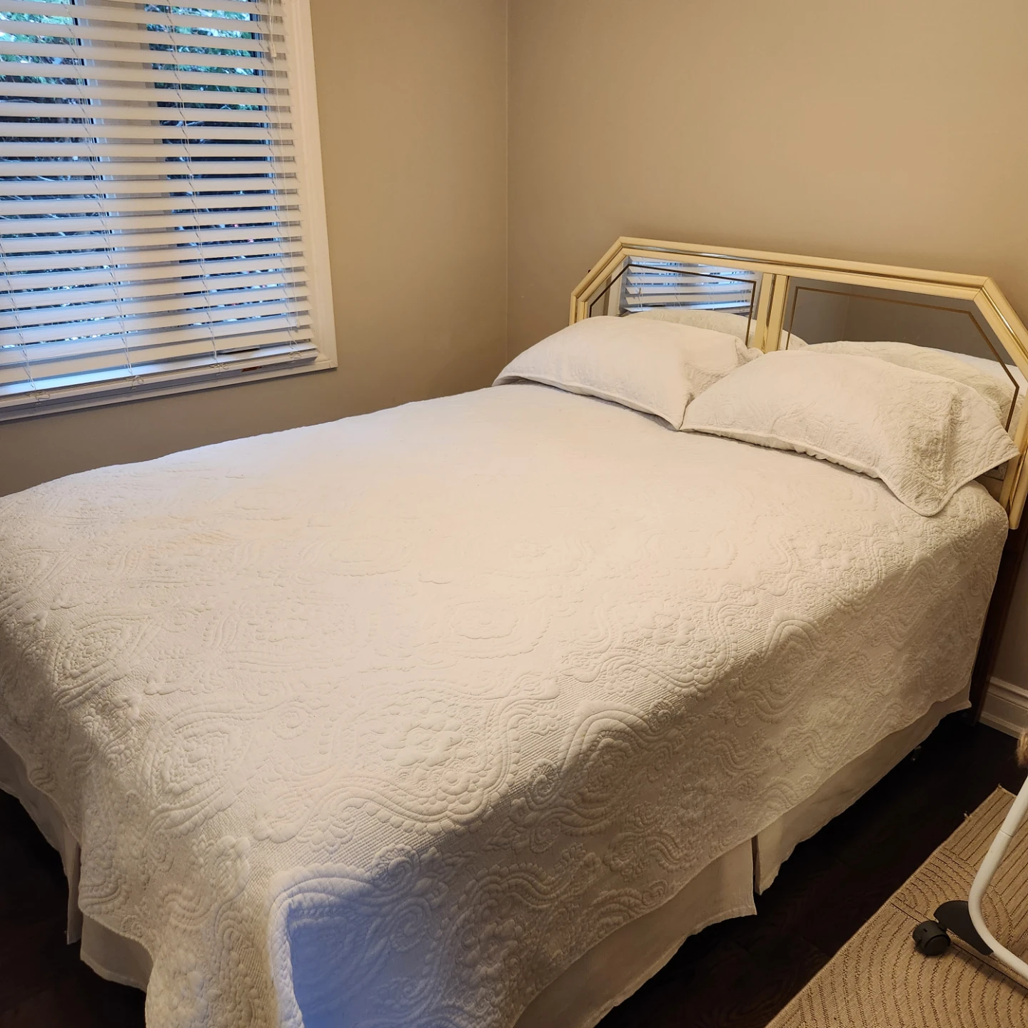 Bedroom Set - Dresser, Nightstands, Bed Frame - photo 2
