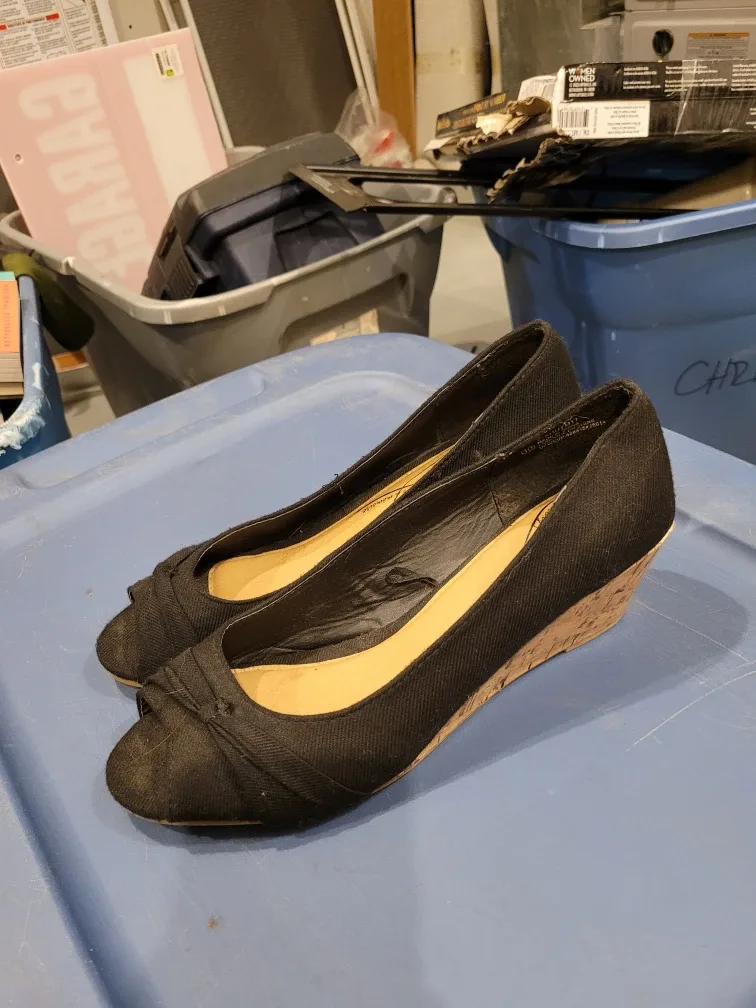 Assorted Women's Shoes & Boots - Size 10 image indicator(2)