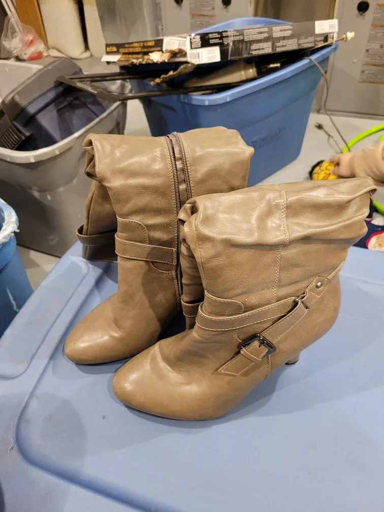 Assorted Women's Shoes & Boots - Size 10 image indicator(5)