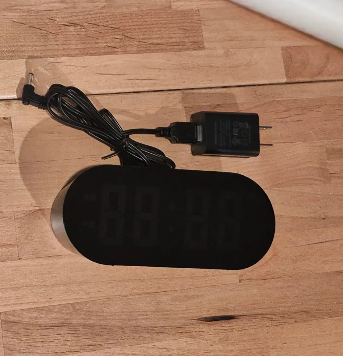 Simple Easy to Use Digital Alarm Clock Small Compact image indicator(3)