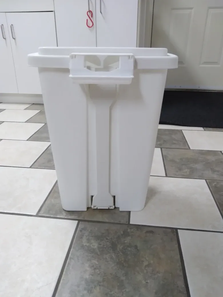 White Plastic Step-On Trash Can image indicator(3)