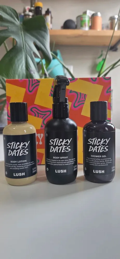 Lush Sticky Dates Body Care Set