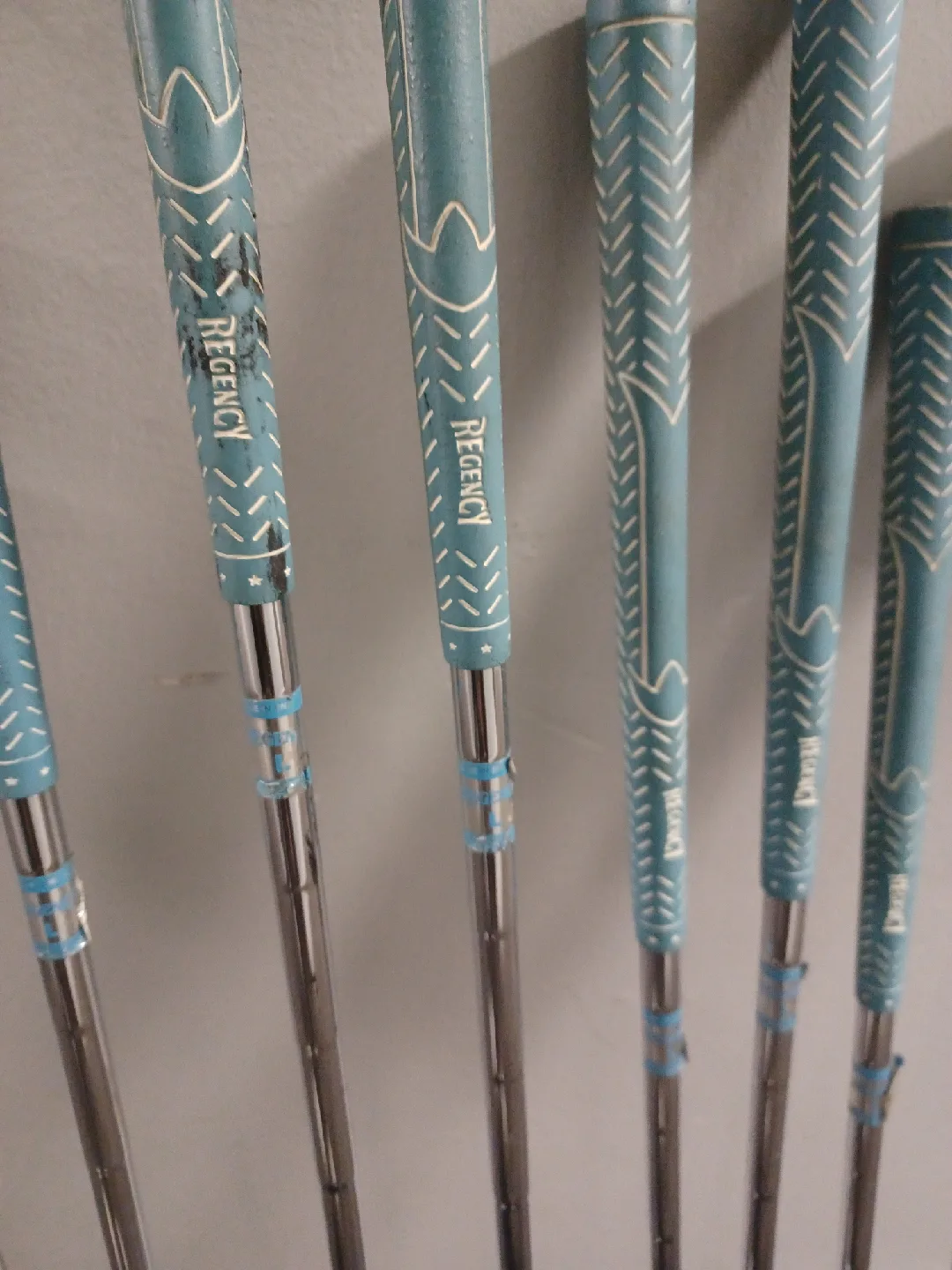 Set of Golf Clubs with Balls & Tees image indicator(8)