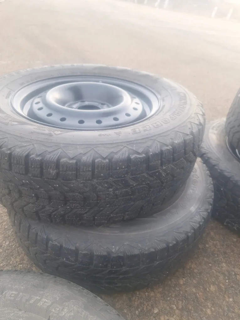 Winterforce 215/70R15 Tires image indicator(2)