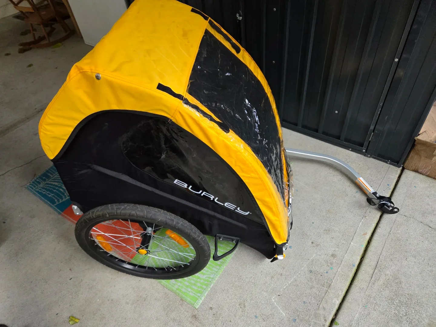 Burley Bee Bike Trailer - Yellow/Black image indicator(5)